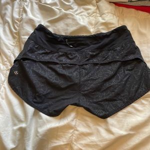 lululemon speed up shorts size 4-2.5 inch